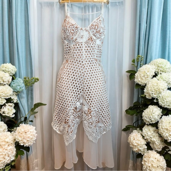 Elegant White Floral Lace Jarlo Dress - Picture 1 of 12